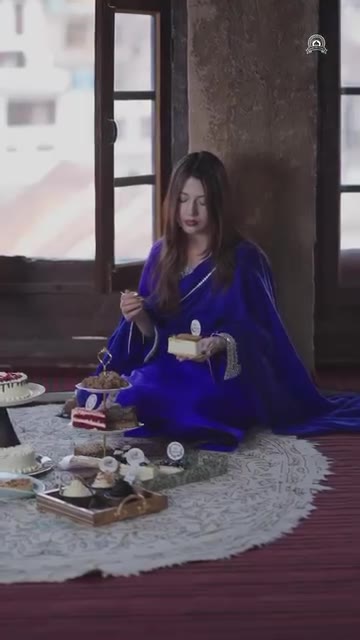 Blue outfit picnic video